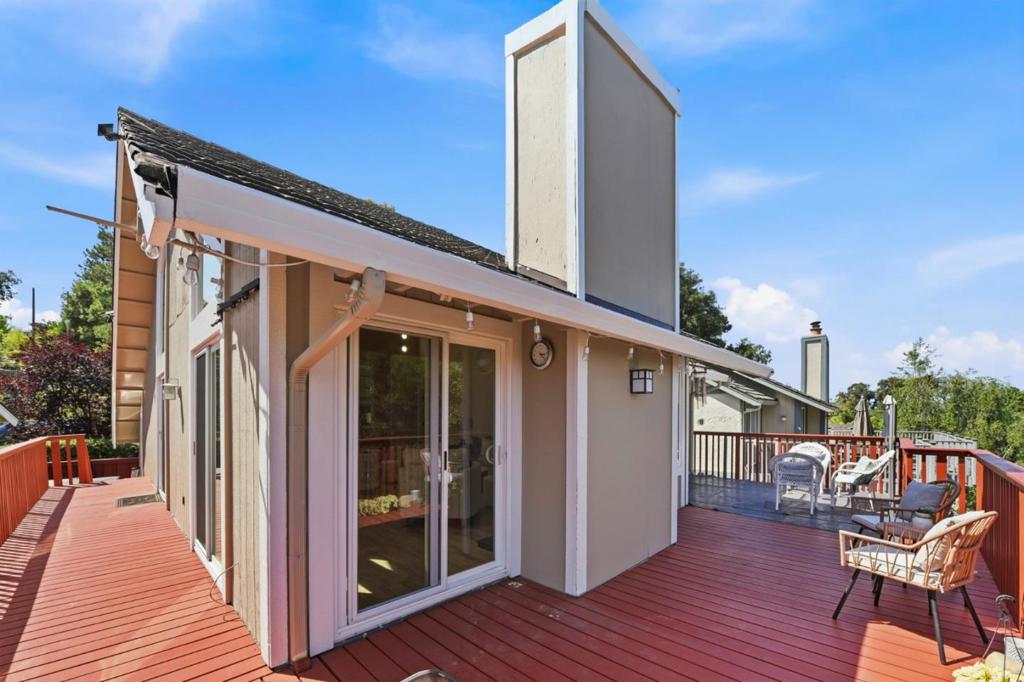https://media.crmls.org/mediaz/211d6011-291a-4865-8bfa-065ffc2d0b74.jpg?preset=X-Large