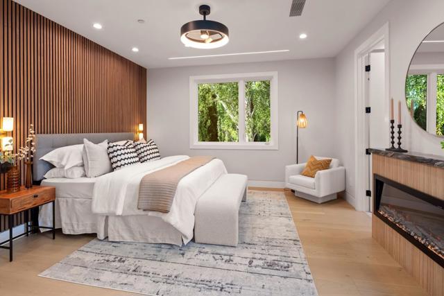 1080 Creek Drive, Menlo Park CA: https://media.crmls.org/mediaz/211df85d-ca48-4309-bc5b-8979468df16b.jpg