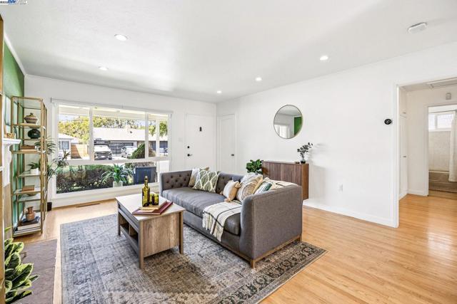 24 Via Hermosa, San Lorenzo CA: https://media.crmls.org/mediaz/211e254b-91ed-4109-939a-3b192842c0b9.jpg