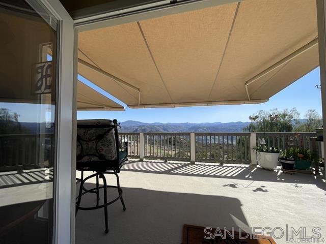 2216 Crest Dr, El Cajon CA: https://media.crmls.org/mediaz/211eb3dc-66d7-437d-85a8-5bf16ea6ffd2.jpg