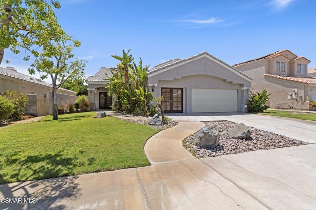 41985 Hemingway Court, Palm Desert CA: https://media.crmls.org/mediaz/211ec5fa-4782-43dc-a083-6e8a9d30c372.jpg