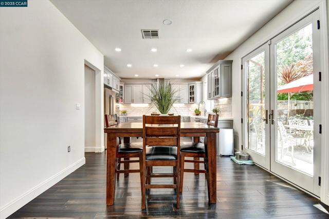 1033 LANTERN BAY, Hercules CA: https://media.crmls.org/mediaz/211f9b84-d010-43d7-ba9a-2d598f78ff98.jpg