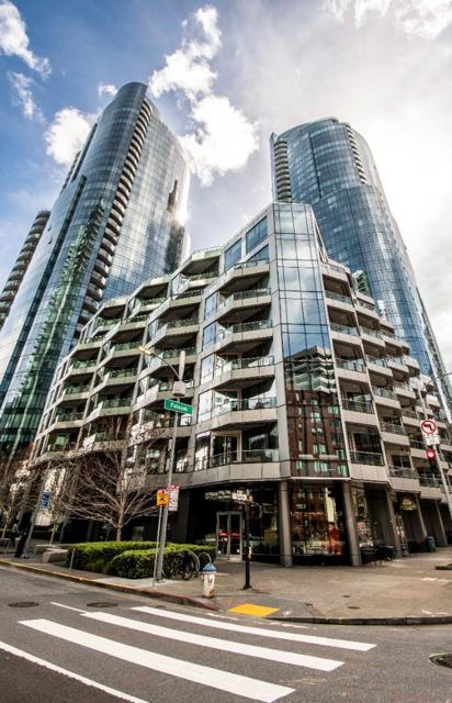 318 Main Street, San Francisco CA: https://media.crmls.org/mediaz/211fc981-2f1a-4e9d-bd2a-e9883d508bb5.jpg