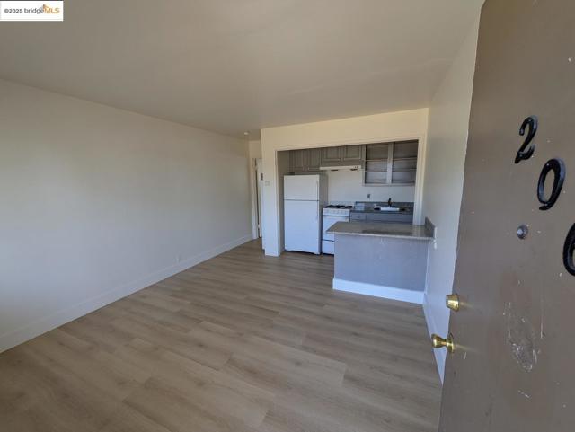 1213 San Pablo AVE, Berkeley CA: https://media.crmls.org/mediaz/211feaba-7fb1-4f93-b4ad-57483b9e4191.jpg