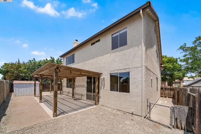 1970 Knollcrest Ln, Tracy CA: https://media.crmls.org/mediaz/212023bb-8b88-4d6a-a063-3fbb643b512c.jpg