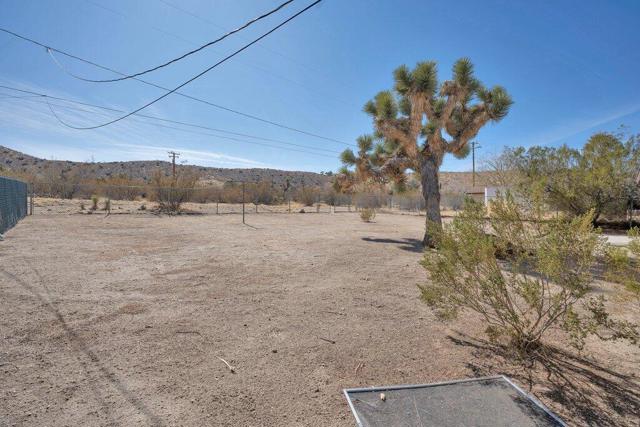 57375 Navajo Trail, Yucca Valley CA: https://media.crmls.org/mediaz/21202f4b-7572-4753-b8e9-6a444622d3fb.jpg