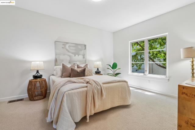 911 Aquarius Way, Oakland CA: https://media.crmls.org/mediaz/212076df-1331-49d5-9a8a-ea51bf93c692.jpg