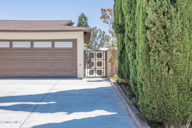 3242 Hereford Court, Simi Valley CA: https://media.crmls.org/mediaz/21207f28-f829-4c86-8c20-f37ba3bd6d43.jpg