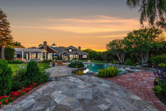 1816 Brittany Park Road, Camarillo CA: https://media.crmls.org/mediaz/2120f0a1-5f2d-416a-bd8f-2c5a07608a35.jpg