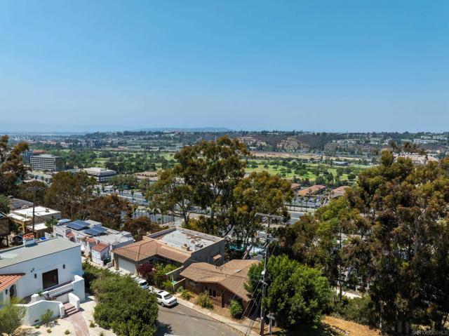 4396 Arcadia Dr, San Diego CA: https://media.crmls.org/mediaz/21217fe4-9f21-4acd-b77b-ac3eed72878c.jpg
