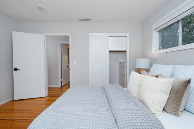 24821 Prospect Avenue, Los Altos Hills CA: https://media.crmls.org/mediaz/21219d44-4760-421d-8156-bd735252d869.jpg