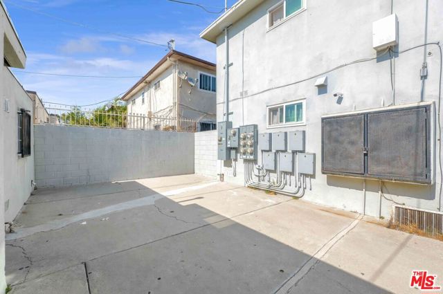 10235 S 10th Avenue, Inglewood CA: https://media.crmls.org/mediaz/21224e5a-b2aa-43d2-8416-80e84b6cc49a.jpg