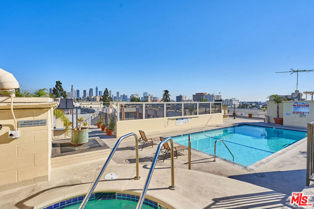 421 S La Fayette Park Place, Los Angeles CA: https://media.crmls.org/mediaz/2122b006-3956-4660-8c28-8cc92002c70d.jpg