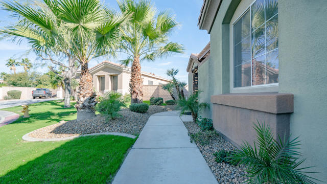 Image 17 of 154 For 79925 Corte Calero