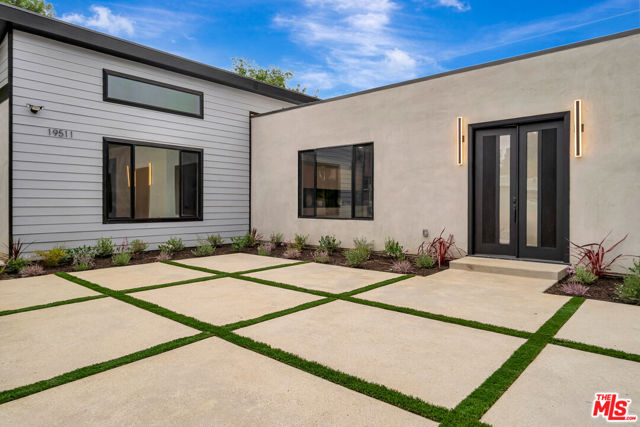 19513 Cantara Street, Reseda CA: https://media.crmls.org/mediaz/21242fab-e76d-4655-ba21-916b84126304.jpg