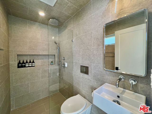 18033 Rosita Street, Encino CA: https://media.crmls.org/mediaz/212438a1-0d90-48b9-b6ed-04952a7e1ea4.jpg