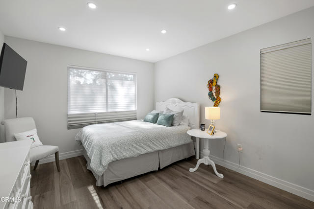 4428 Oakwood Avenue, La Canada Flintridge CA: https://media.crmls.org/mediaz/21244d23-ed87-4074-bc2e-7151ada142f9.jpg