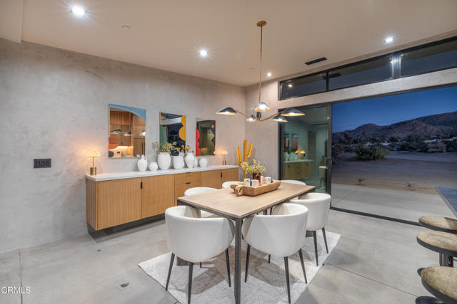 61464 Melton Trail, Joshua Tree CA: https://media.crmls.org/mediaz/2124b80f-ce5c-4f51-83f2-ec25287dd9b1.jpg