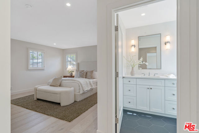 632 S Arden Boulevard, Los Angeles CA: https://media.crmls.org/mediaz/2124c2bd-b2bd-45e5-ac09-91fcef54f926.jpg