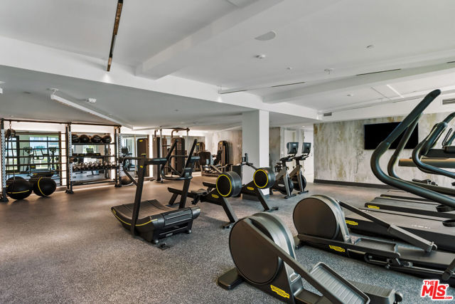 2455 Overland Avenue, Los Angeles CA: https://media.crmls.org/mediaz/2124ca04-5e80-45c0-8115-407ec3a318f3.jpg