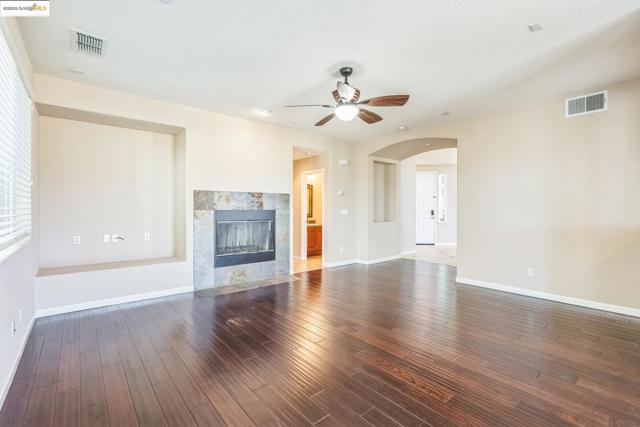 2665 Torrey Pines Dr, Brentwood CA: https://media.crmls.org/mediaz/2124f2af-b3cb-48e7-a090-b5a683031787.jpg