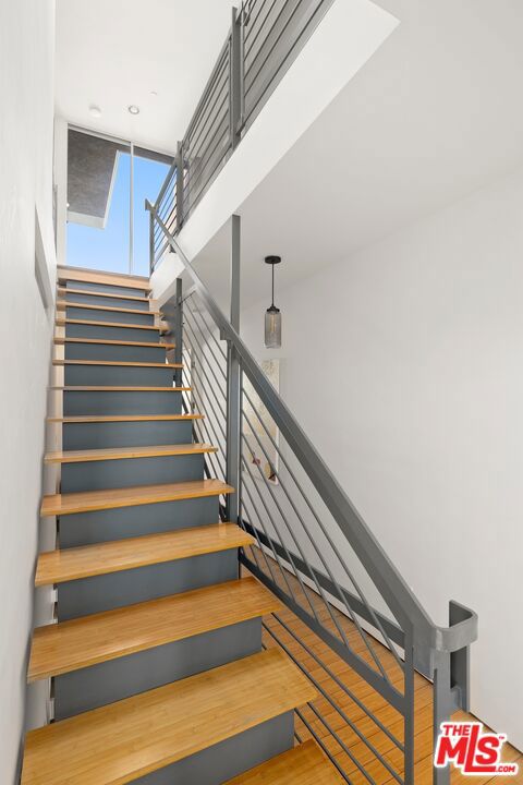 950 N Orange Grove Avenue, West Hollywood CA: https://media.crmls.org/mediaz/2124fd7d-c2e4-464b-9730-075666dbcfde.jpg