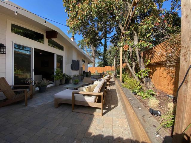 588 E Angela St, Pleasanton CA: https://media.crmls.org/mediaz/2125a6d4-7833-4b77-b04d-952b2a134bad.jpg