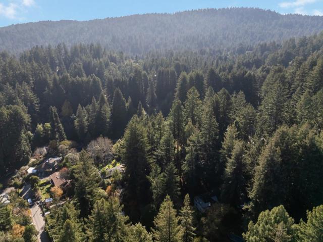 831 Hillcrest Drive, Felton CA: https://media.crmls.org/mediaz/2125db8c-b533-4772-8a1f-4bb6bbcf7b59.jpg