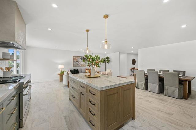 Detail Gallery Image 12 of 42 For 2015 Summit Dr, Escondido,  CA 92025 - 4 Beds | 3/1 Baths
