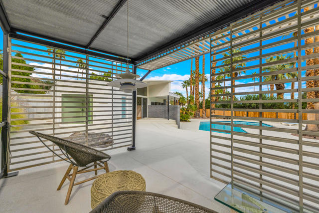 345 W Crestview Drive, Palm Springs, CA 92264