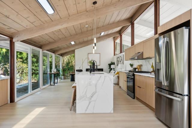 2047 Sharon Road, Menlo Park CA: https://media.crmls.org/mediaz/21272637-382a-482d-b2a0-4f0b8ecdc559.jpg