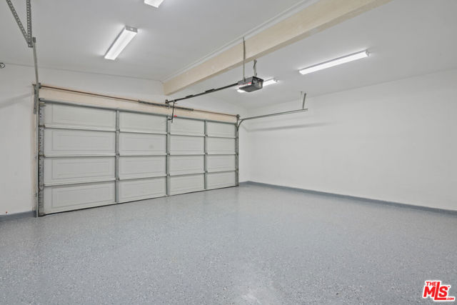 23442 Burbank Boulevard, Woodland Hills CA: https://media.crmls.org/mediaz/2127494c-0f62-4faf-a1d0-7b43aa271a9f.jpg