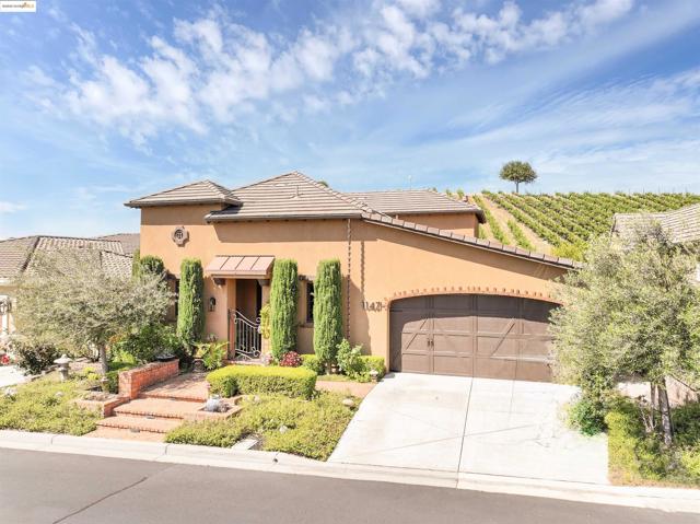 1147 Saint Julien St, Brentwood CA: https://media.crmls.org/mediaz/2127d5ef-dbdb-4bff-bfd6-94b943ae5191.jpg