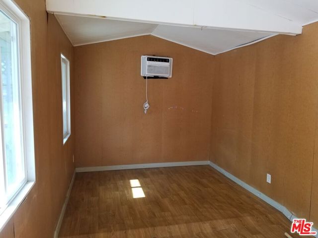 11059 CALIFA Street photo 26