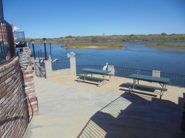 5682 Colorado River Road, Blythe CA: https://media.crmls.org/mediaz/212879bc-05d3-4c82-a83d-2b712e3678be.jpg