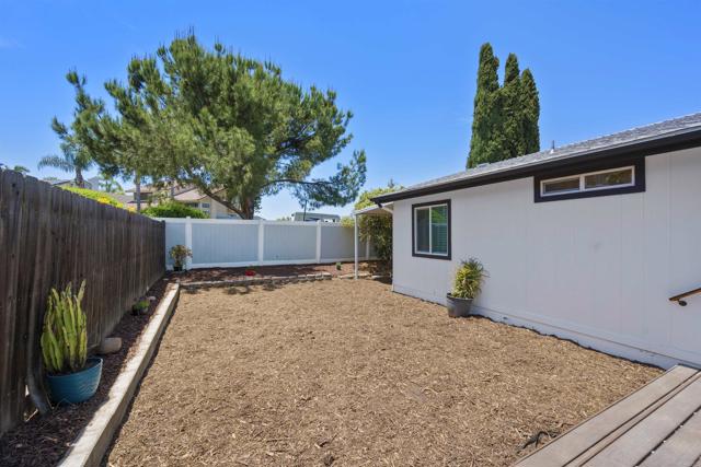 8620 Atlas View Drive, Santee CA: https://media.crmls.org/mediaz/2128da0a-e214-4c44-ab4c-b4ddb0ab3083.jpg