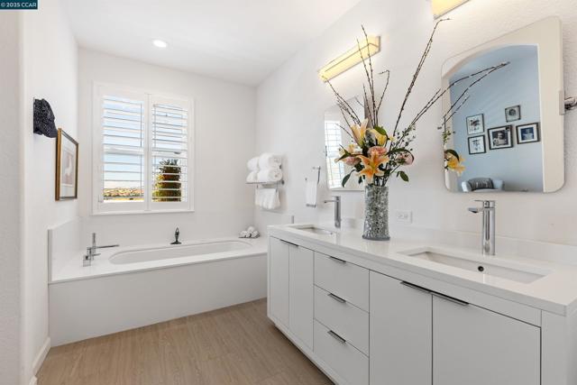 2854 Saklan Indian Dr, Walnut Creek CA: https://media.crmls.org/mediaz/21297983-57c5-4d7d-8e6b-778890907790.jpg