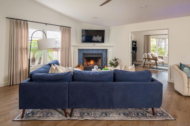 11766 Clearwood Ct, San Diego CA: https://media.crmls.org/mediaz/21299d28-4d1c-4e95-be04-77234c154f72.jpg