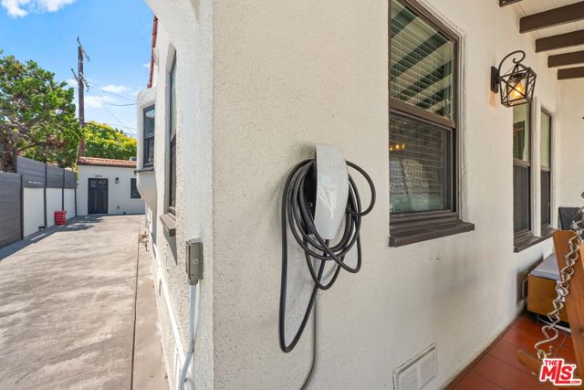 3871 Roxton Avenue, Los Angeles CA: https://media.crmls.org/mediaz/212a2523-3f60-4964-8571-ef0512b159f1.jpg