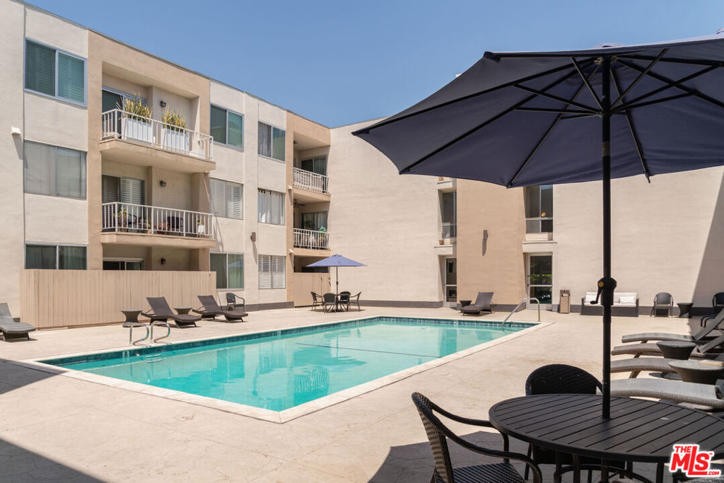 927 N Kings Road #303