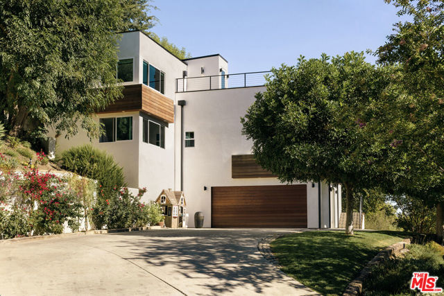 28333 Foothill Drive, Agoura Hills CA: https://media.crmls.org/mediaz/212af5e9-790f-485d-bfad-506a66d67bda.jpg