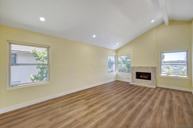 1103 Countrywood Ln, Vista CA: https://media.crmls.org/mediaz/212b040f-224d-447b-8906-6c6f52006860.jpg