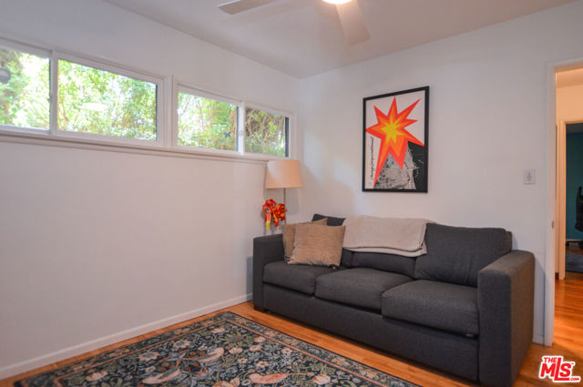 11136 Lucerne Avenue, Culver City CA: https://media.crmls.org/mediaz/212b0e0a-83c6-4ba1-a108-d1788c13e0de.jpg