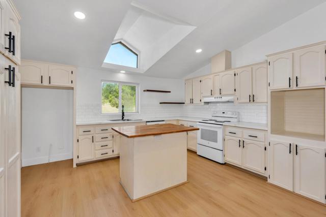 4028 Dawn Road, Mariposa CA: https://media.crmls.org/mediaz/212b1859-831f-4bfb-8a10-4befa1a4f61c.jpg