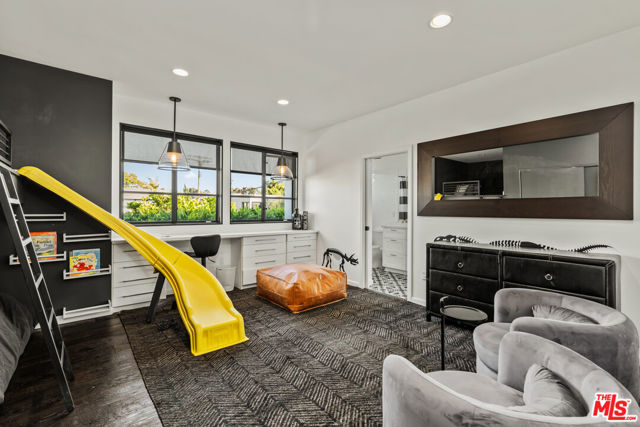 3159 Thatcher Avenue, Marina del Rey CA: https://media.crmls.org/mediaz/212b3dc4-0bc1-4056-b04a-5553cf9ba9bf.jpg