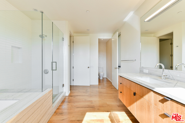 848 Milwood Avenue, Venice CA: https://media.crmls.org/mediaz/212b8cdf-25f8-4b29-afec-7712d22b80c7.jpg