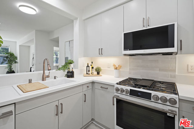 7100 Playa Vista Drive, Playa Vista CA: https://media.crmls.org/mediaz/212c914c-1030-44a1-b291-04e6329480d0.jpg