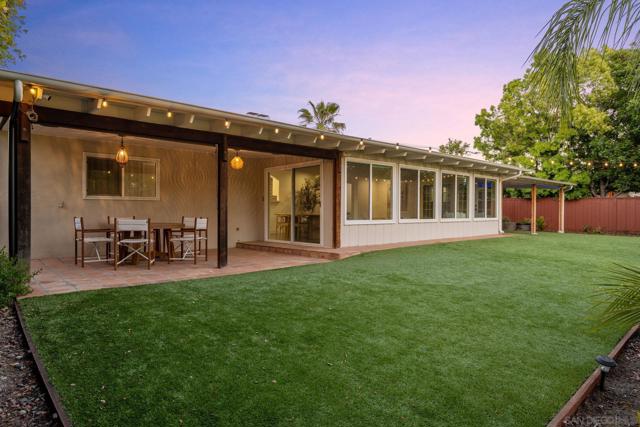 17268 Bernardo Oaks Dr, San Diego CA: https://media.crmls.org/mediaz/212cfb7a-339f-47df-ba53-9d40bbfa7945.jpg