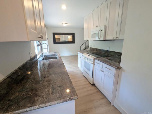 Detail Gallery Image 2 of 18 For 508 Turfwood Ln, Solana Beach,  CA 92075 - 3 Beds | 2/1 Baths