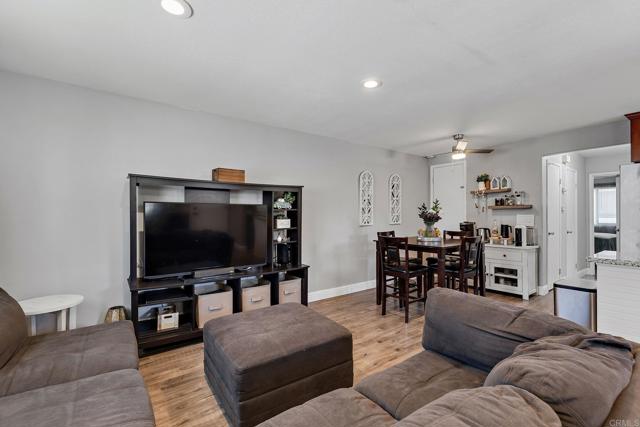 Detail Gallery Image 3 of 21 For 8943 El Mirador Dr #4,  Elk Grove,  CA 95624 - 2 Beds | 1 Baths